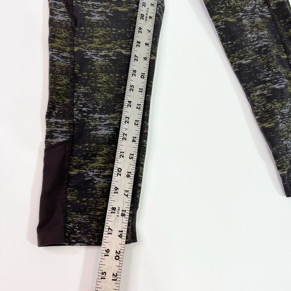 Athleta Leggings Women's Small Camo Fatigue Ankle Cropped Workout Compression - Picture 3 of 10